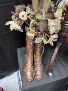 Antique Boot-que